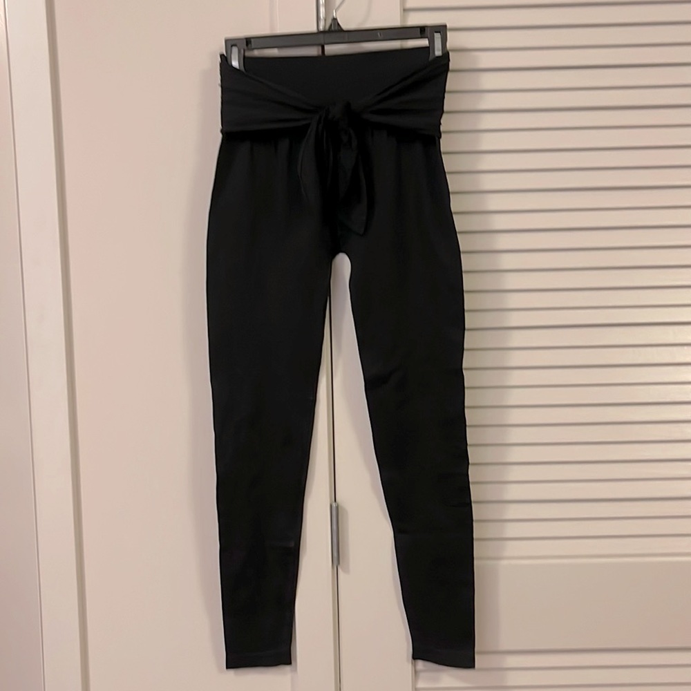 Black leggings with ribon